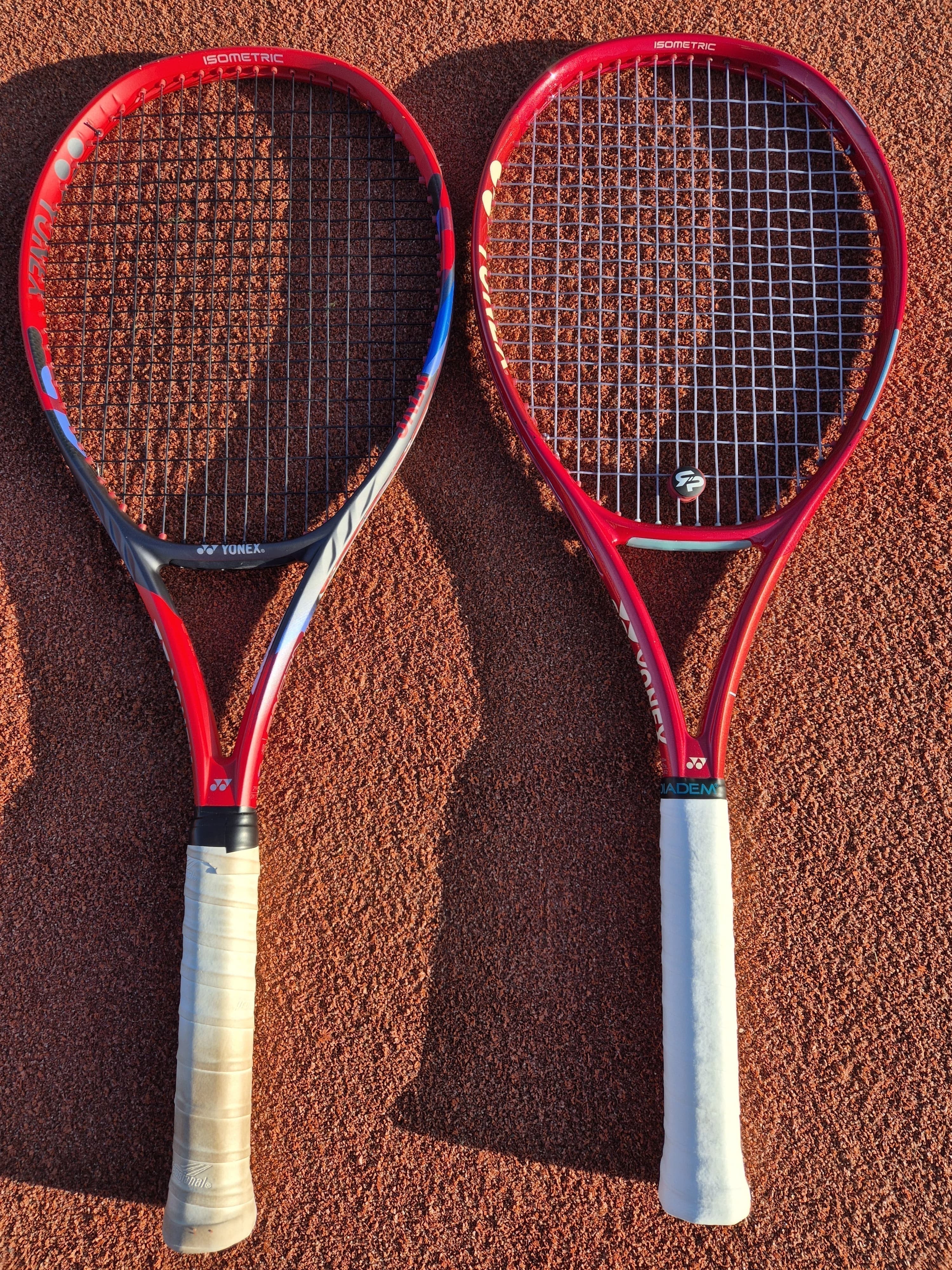 Yonex VCORE 98 Ruby Red 2026 getest - Stabiliteit, Spin en